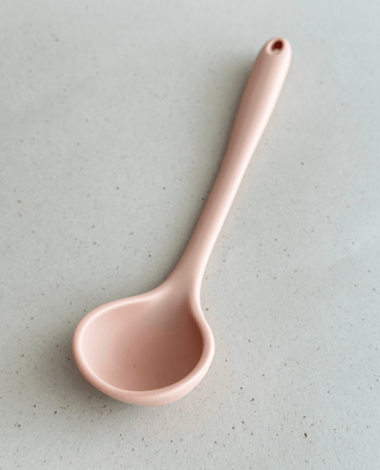 Cucharón Grande de Silicona Resistente al Calor – Libre de BPA y Antiadherente