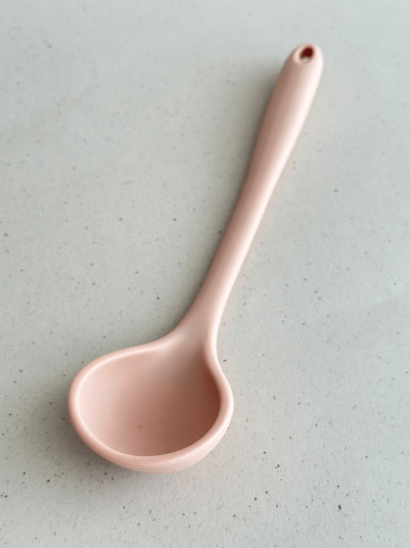 Cucharón Grande de Silicona Resistente al Calor – Libre de BPA y Antiadherente